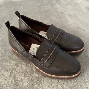 Vionic Cynthia II Brown Leather Slip On Penny Loafers Women's size 7